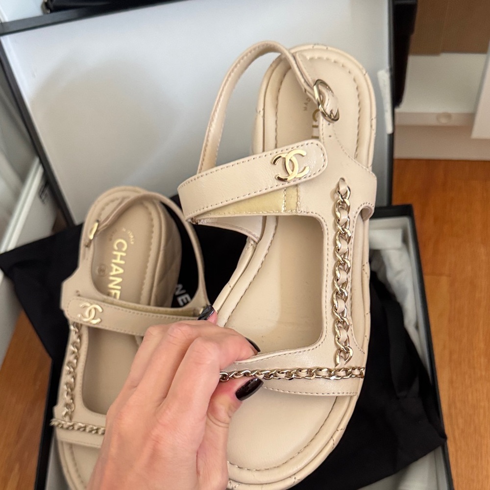 CHANEL Nude Sandals with Chain Accent - Picture 6 of 11